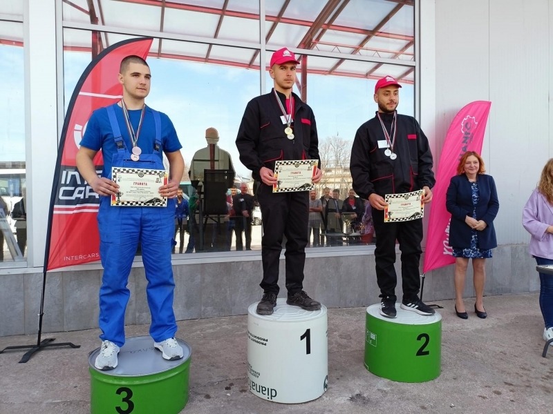 СПГ „Алеко Константинов“ – най-добри в регионалния кръг на Националното състезание „Най-добър млад автомонтьор и водач на МПС“ 