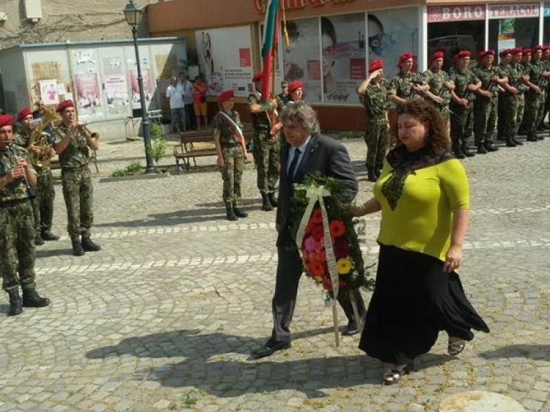 В Свищов тържествено бе отбелязан 6 май – Ден на храбростта и празник на армията