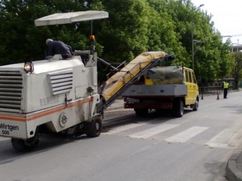 Започна поставянето на повдигнати пешеходни пътеки в Свищов