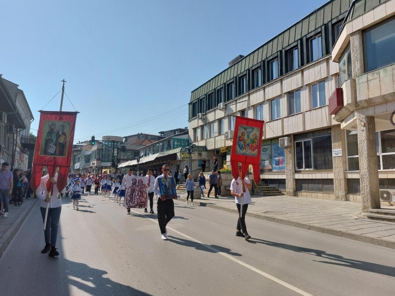 С тържествено шествие в Свищов бе отбелязан Денят на светите братя Кирил и Методий 