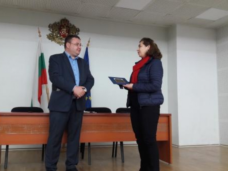 Кметът на община Свищов награди девет служители от общинска администрация за деня на българската община