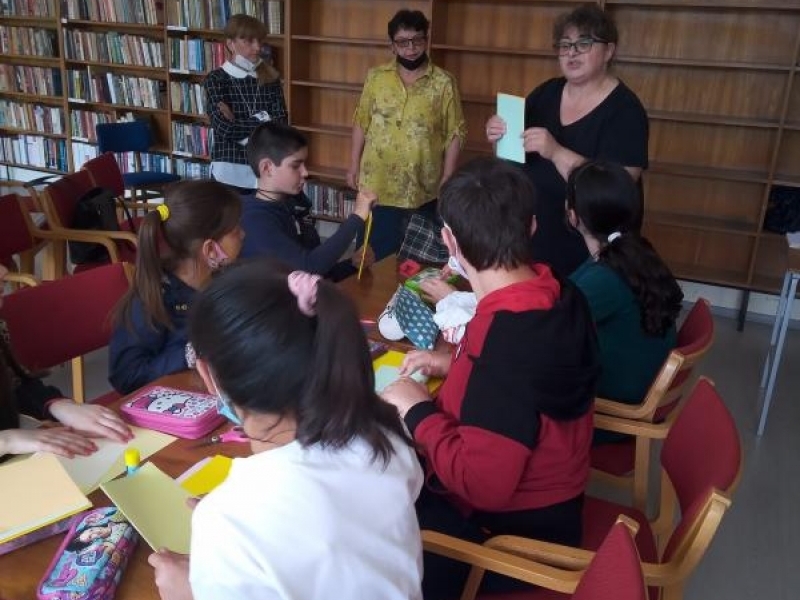 На 17 май в Градската библиотека се проведе работилница „Сами да направим книжка“