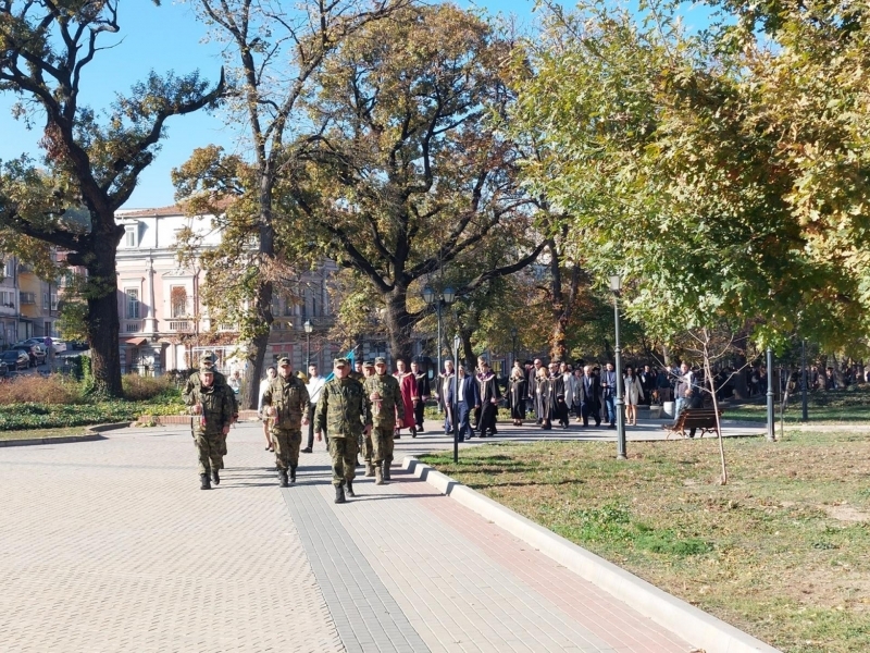 Ръководството на община Свищов взе участие в тържественото шествие по повод патронния празник на СА „Д. А. Ценов“  