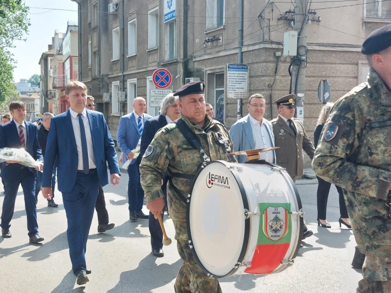 Денят на храбростта и празника на Българската армия тържествено беше отбелязан в Свищов 