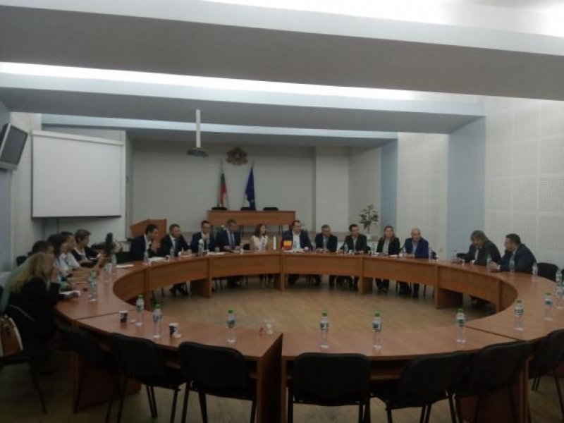 Община Свищов беше домакин на международен форум между приходните агенции на България и Румъния
