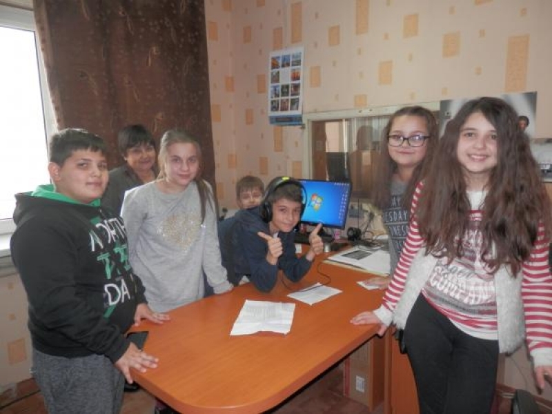 Ученици от СУ „Димитър Благоев“ подготвиха радиопредаване в памет на Апостола на свободата