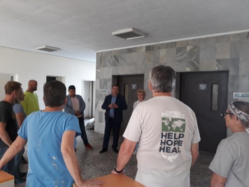 Доброволци от „Хана Проджект“ преобразиха Вътрешно отделение на свищовската болница