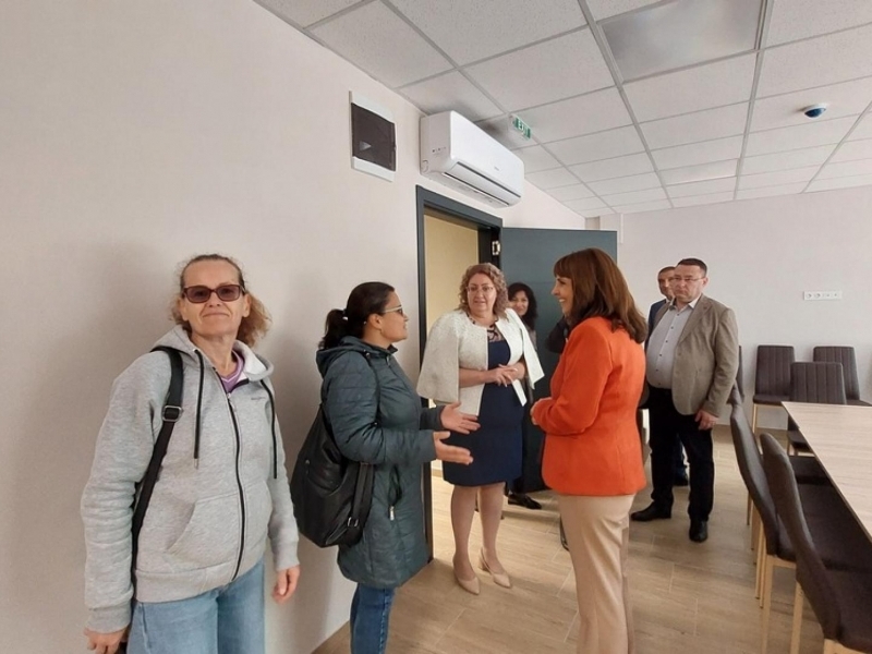 Министърът на труда и социалната политика Наталия Ефремова откри три нови социални услуги в Свищов 