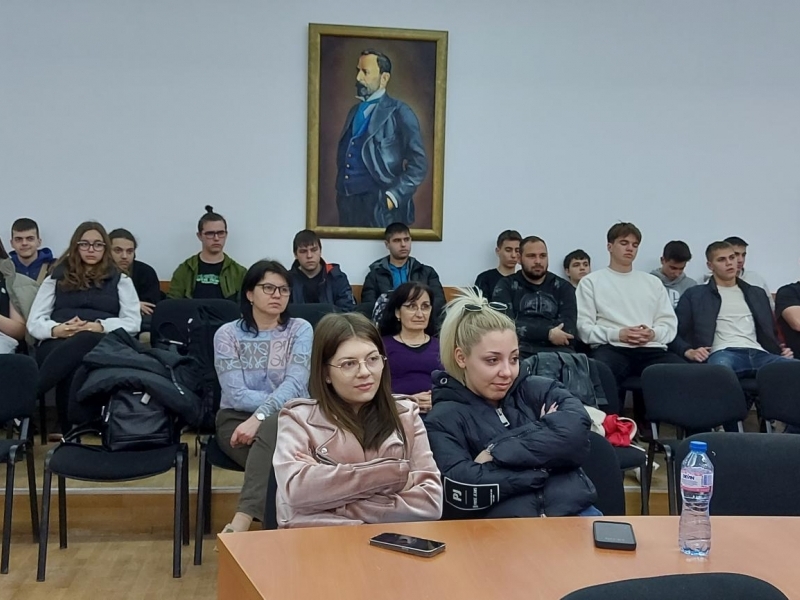 Свищовски ученици се срещнаха с представители на Медицински университет-Варна, филиал Велико Търново 
