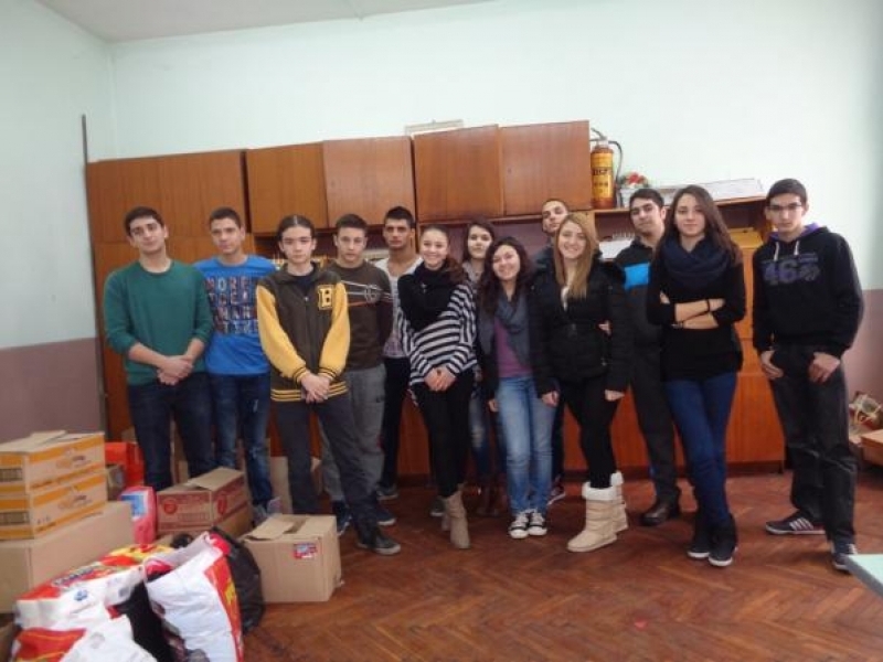 Учениците от Х б клас на СОУ „Николай Катранов” организираха благотворителна акция 