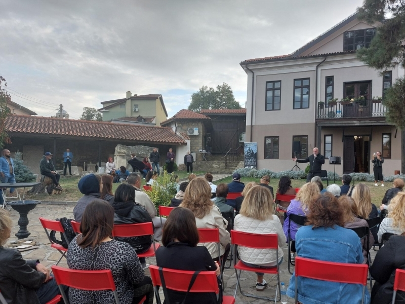 Рок певецът Константин Кацаров направи вълнуващ концерт в Исторически музей - Свищов