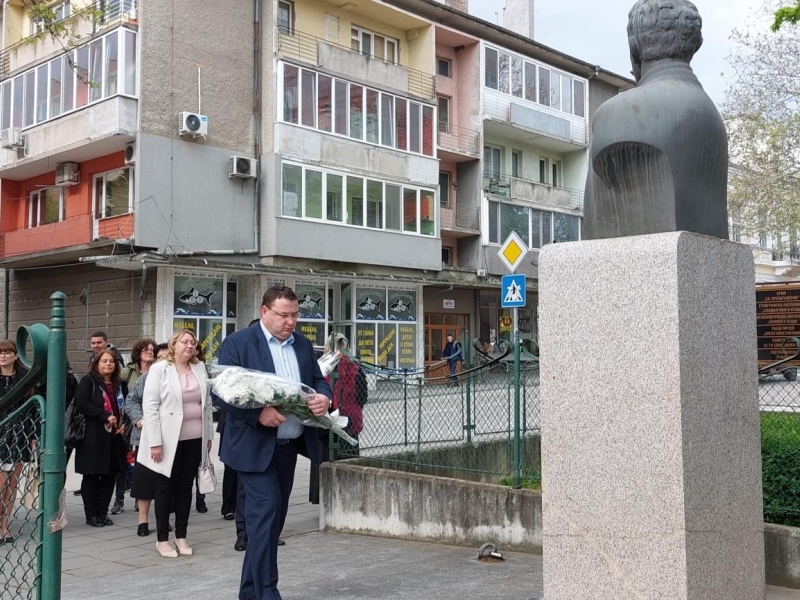 С поредица от събития СУ „Цветан Радославов“ в град Свищов отбеляза 160 години от рождението на своя патрон  