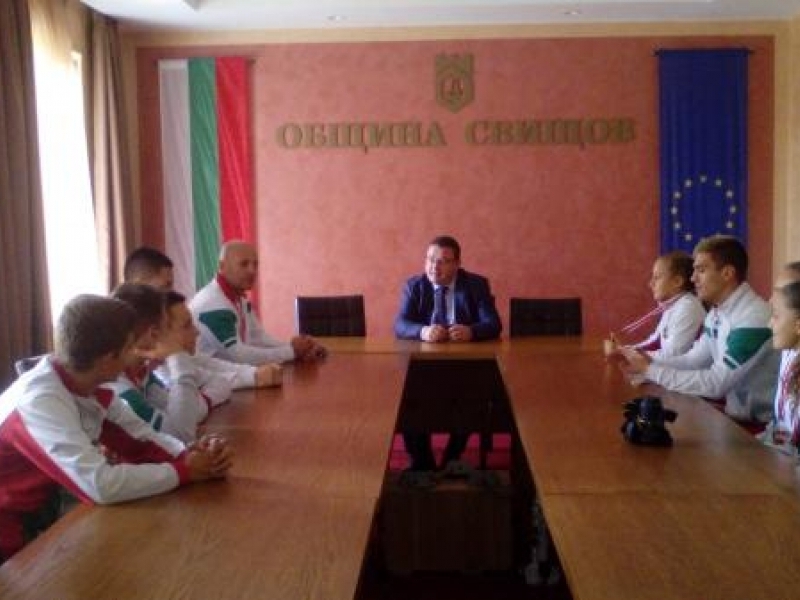 Кметът Генчев удостои с почетен знак сенсей Марин Маринов за високите постижения на ГКК „Алеко