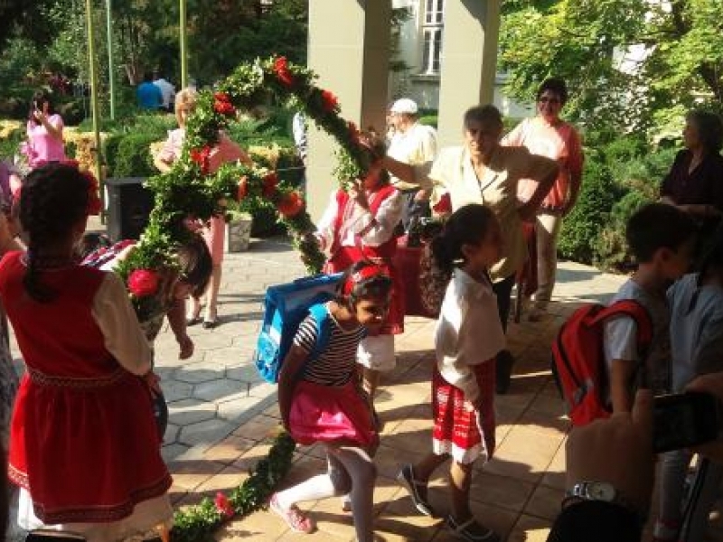 15 септември - училищният звънец отвори вратите на всички училища и детски градини в Община Свищов