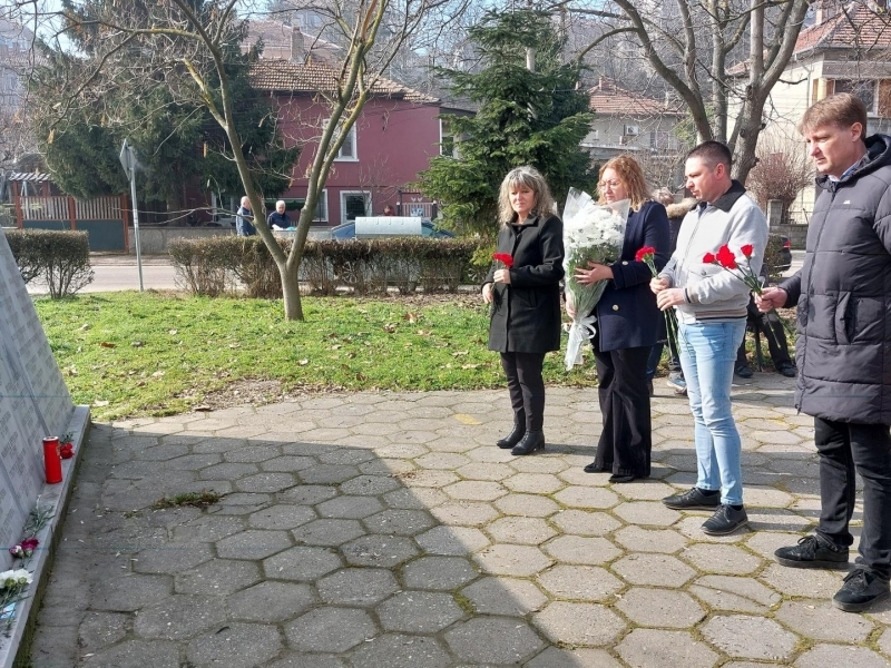 Свищов почита паметта на загиналите от разрушителното земетресение през 1977 година 