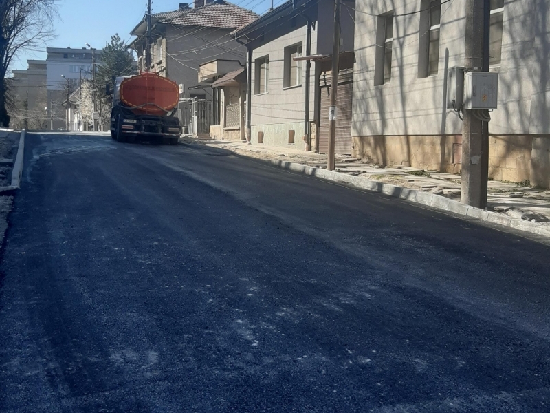 Започнаха благоустройствените дейности на пътната инфраструктура в Свищов 