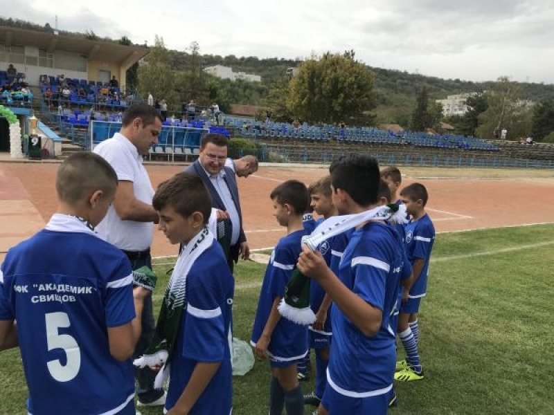 Приятелски футболен мач изиграха децата на „Академик” – Свищов и „Лудогорец” – Разград