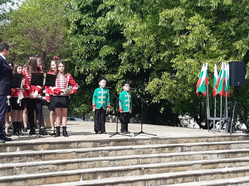 В Свищов тържествено бе отбелязан Денят на храбростта и празника на Българската армия  