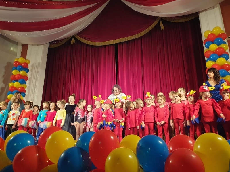 По инициатива  на ДГ "Радост" в Свищов отново се проведе Ден на подаръците