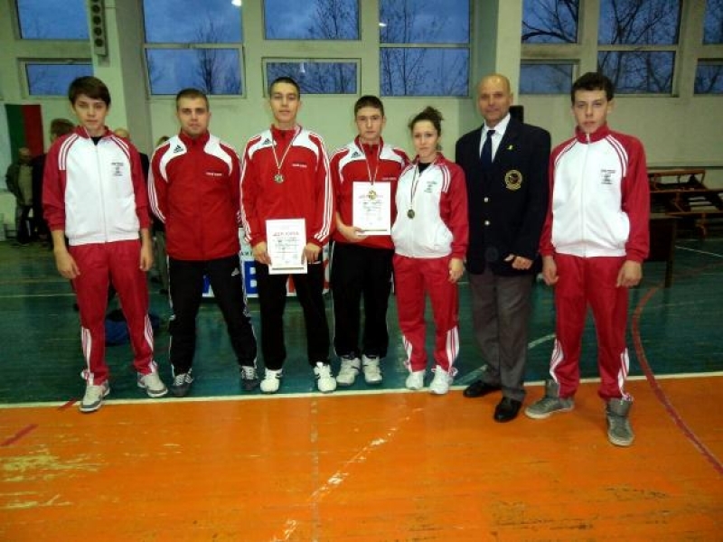Свищовските каратеки отново с медали 