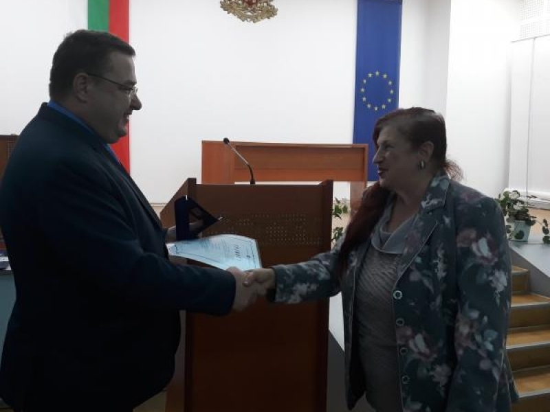 В Деня на българската община кметът на Свищов Генчо Генчев отличи 14 служители на общинска администрация за висок професионализъм