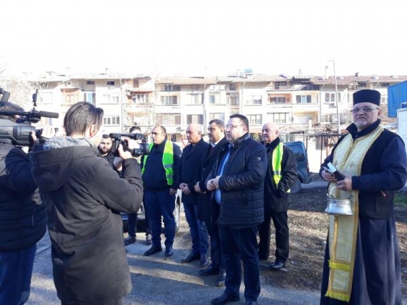 Стартираха ремонтните дейности на повече от 45 улици в Свищов