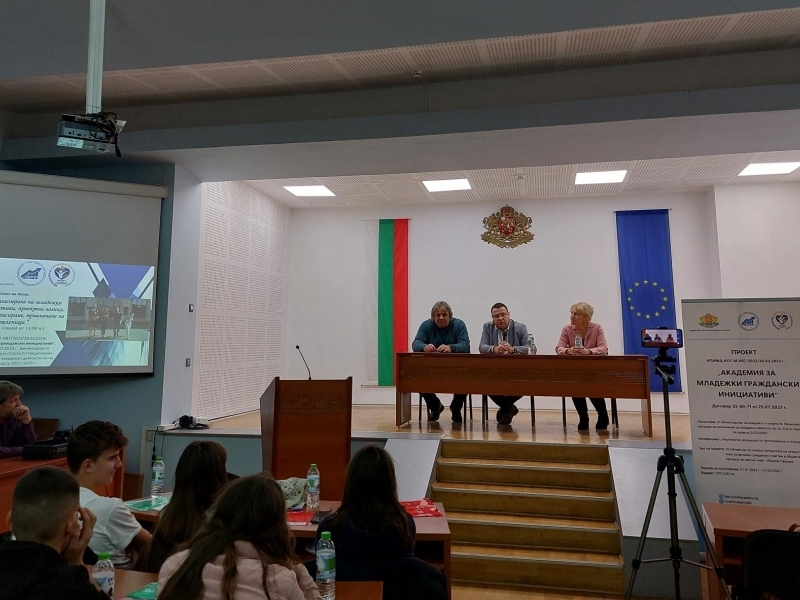Кметът на Свищов и председателят на Общински съвет взеха участие в проект за младежки инициативи 