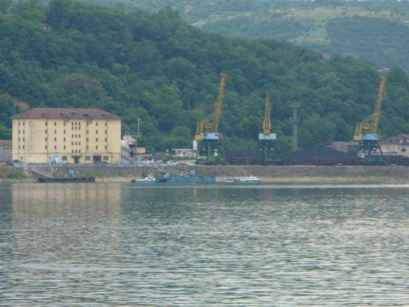 Затруднено е корабоплаването по река Дунав