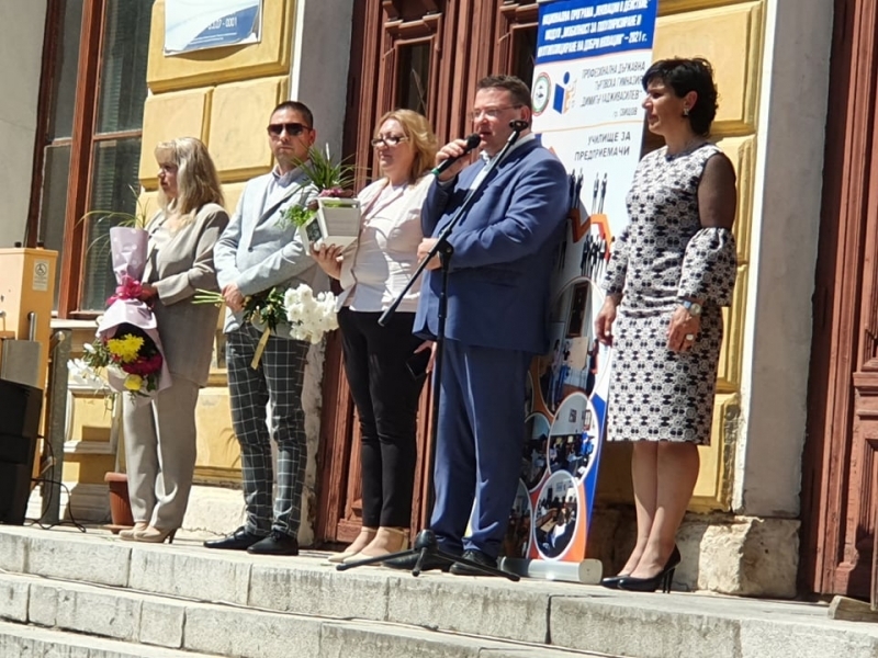 Търговската гимназия в Свищов изпрати Випуск 2022