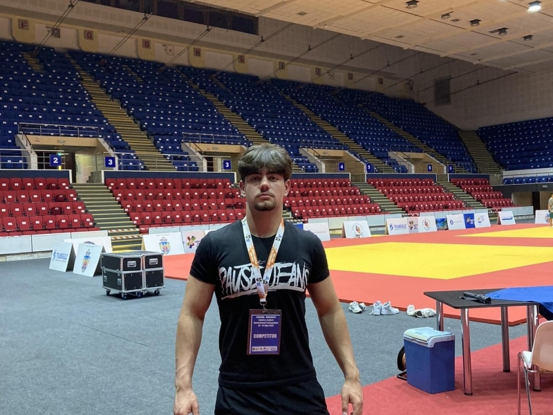 Медалисти и единствени представители на България от СУ "Димитър Благоев" - гр. Свищов в Международно състезание по джудо в Букурещ  