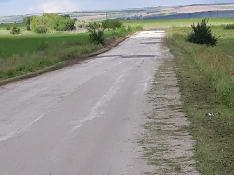 Ремонтирани са силно компрометираните участъци от пътя между селата Драгомирово и Овча могила в община Свищов 