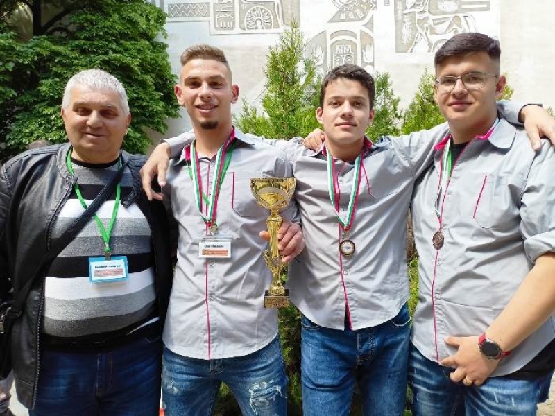Пореден успех за Свищовска професионална гимназия "Алеко Константинов" в Националното състезание "Мебели, стилни мебели и дърворезба" 