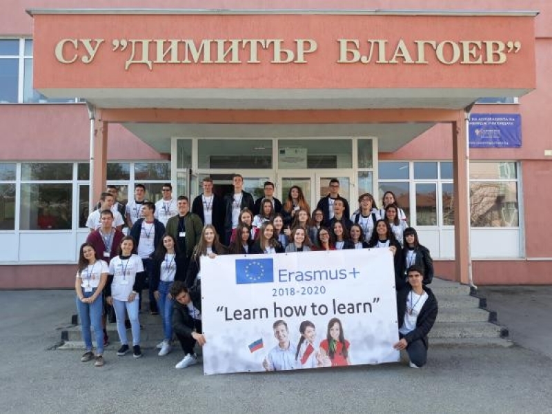 СУ „Димитър Благоев“ – Свищов бе домакин на международна среща по проект от програма Еразъм+