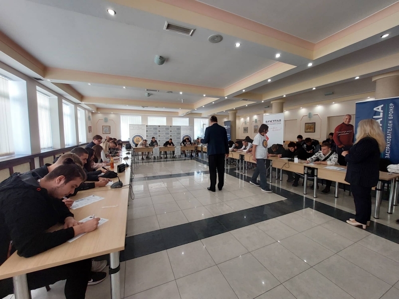 Ученици ПДТГ "Димитър Хадживасилев" участваха в кариерна борса организирана от СА „Д. А. Ценов“