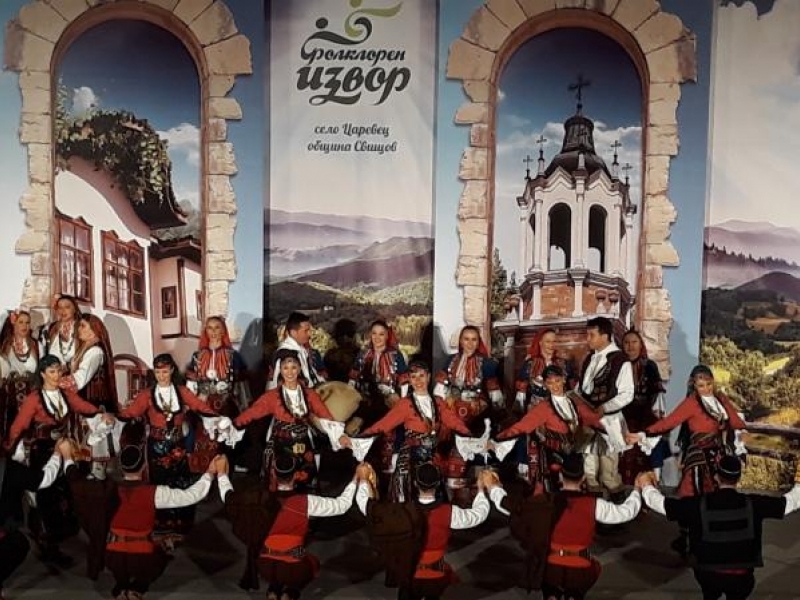Ансамбъл „Пирин“ заплени публиката на „Фолклорен извор“ в село Царевец