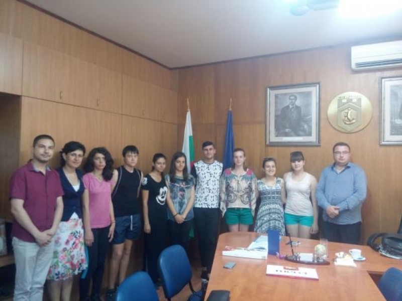Ученици от ПГЛПС – Свищов бяха гости на кмета Генчев в Община Свищов