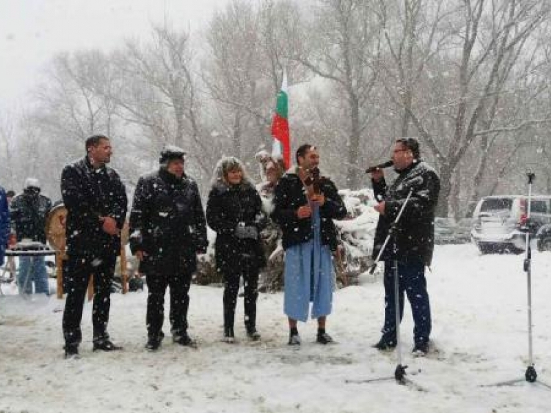 26 годишният Йоан Йорданов извади богоявленския кръст от ледените води на река Дунав в Свищов