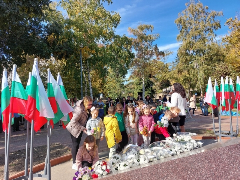 Свищов отбеляза Деня на народните будители 