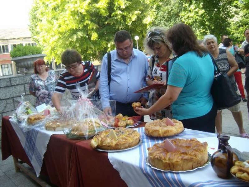 Повече от 30 тестени изделия се конкурираха на Фестивала на българската погача в село Овча могила