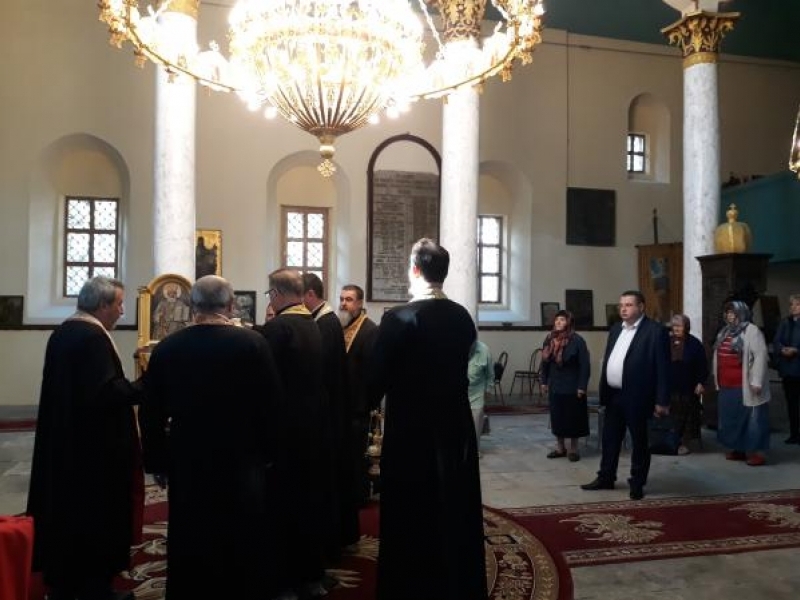 Чудотворната икона с мощите на Свети Ефрем Нови пристигна в Свищов