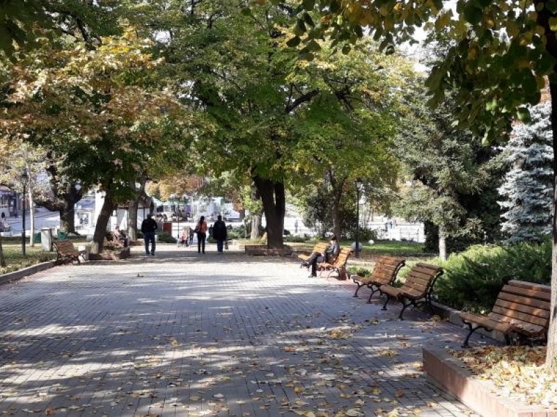 Подновена е голяма част от мебелировката на общодостъпните паркови пространства в Свищов