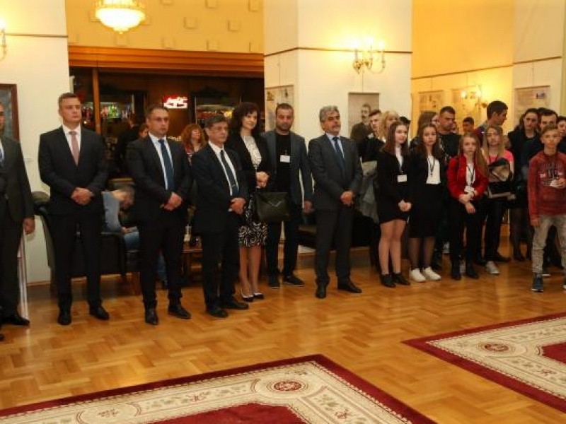 Община Свищов представи в Народното събрание изложба посветена на двама големи българи 