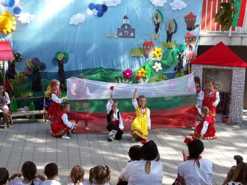 Новата учебна година започна организирано и спокойно за всички училища и детски градини на територията на община Свищов