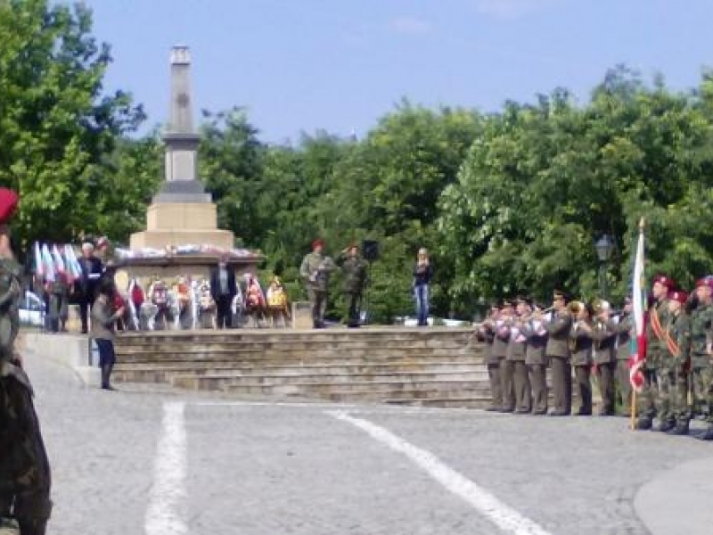 Денят на храбростта и Българската армия бяха празнично отбелязани в Свищов