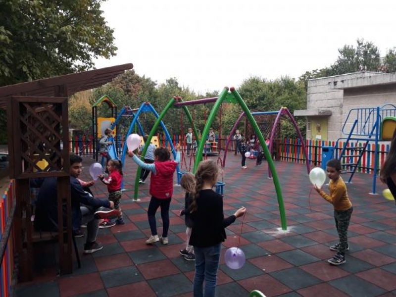 Нова детска площадка зарадва жителите на ж.к. „Дунав“ за празниците на града в Свищов 