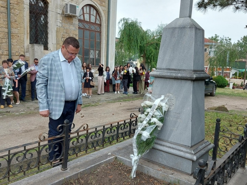 Поклон пред просветителя д-р Георги Атанасович – неотменна част от празника на духовността в Свищов 