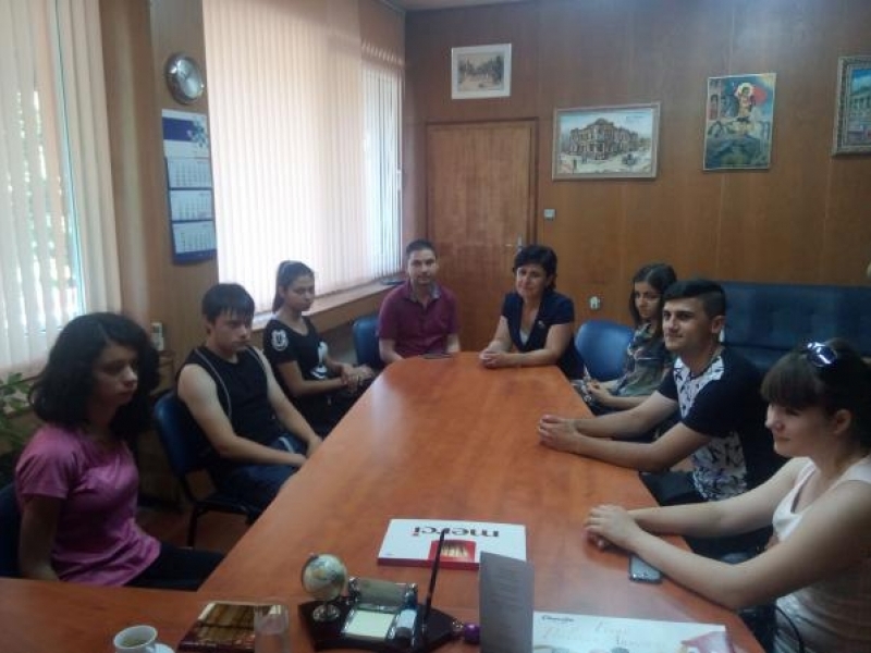 Ученици от ПГЛПС – Свищов бяха гости на кмета Генчев в Община Свищов