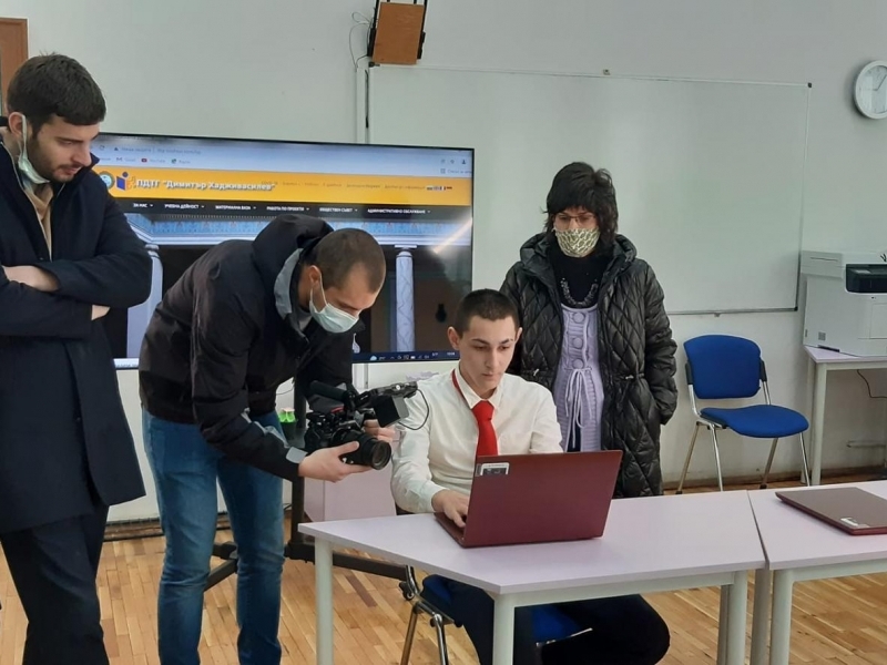 ПДТГ "Димитър Хадживасилев" - Свищов е сред финалистите в Национален конкурс "Дигиталните училища на България"