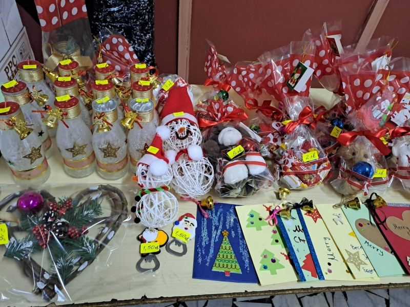 2015,32 лв. събраха от благотворителен Коледен базар децата от СУ „Цветан Радославов“ - Свищов 