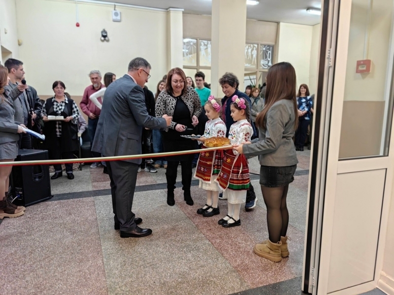 СУ „Николай Катранов“ откри СТЕМ център по природни науки, математика и информатика 